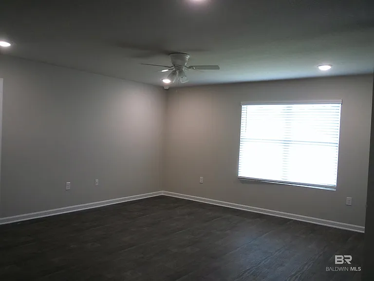 224 Fulham Ln — Photo 4