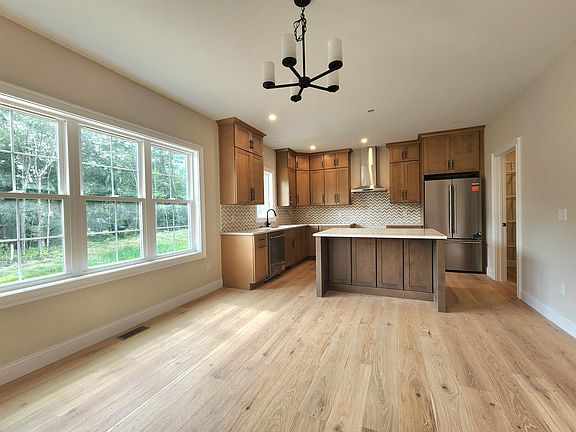 5th image of 4 Campbell Way