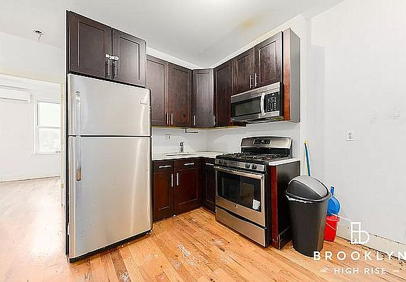 4th image of 735 Rogers Ave #2G