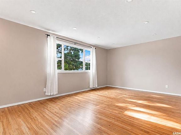 4th image of 133 Lloyd CRESCENT