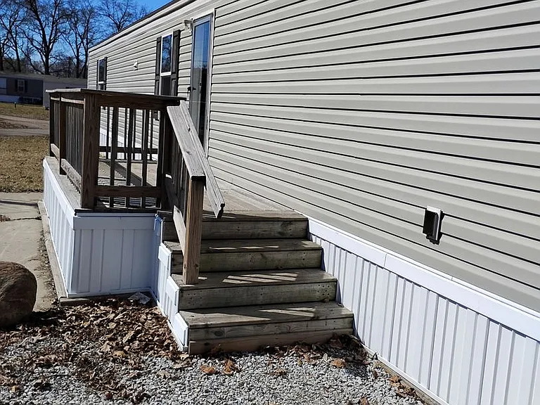 5600 W Kilgore Ave — Photo 4