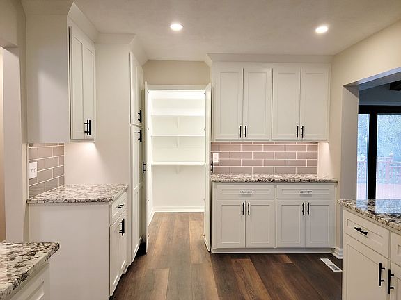5th image of 423 S 116th St