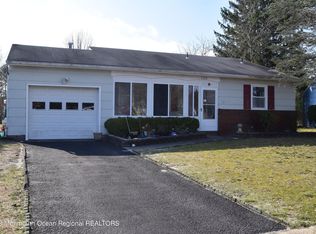 122 Hatfield Ct, Toms River, NJ 08757