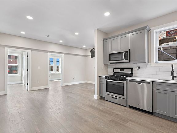 5th image of 197 Woodward St APT 1