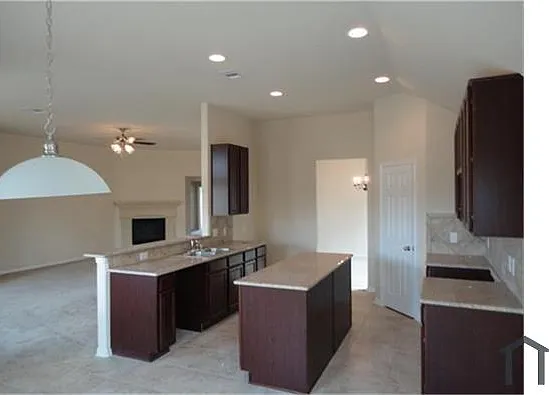 4 bed, 2463 sqft, $2,600 — Photo 3