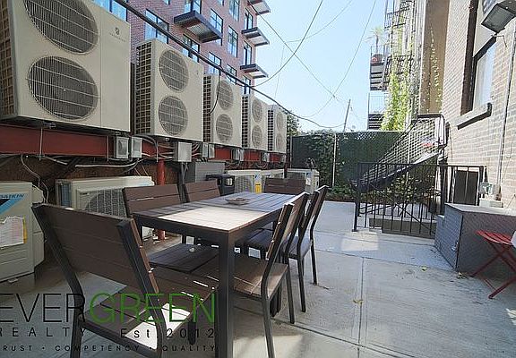 3rd image of 162 Pulaski St #1F