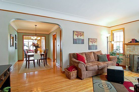 1st image of 681 Hyacinth Ave E