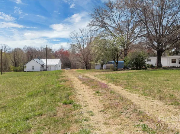 305 Old Belwood Rd, Belwood, NC 28090