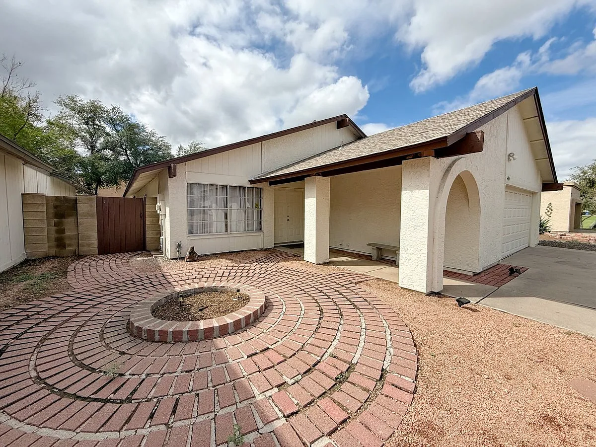 4335 West Julie Drive — Photo 2