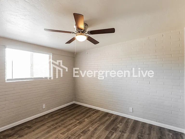 8056 E Victoria Dr — Photo 10