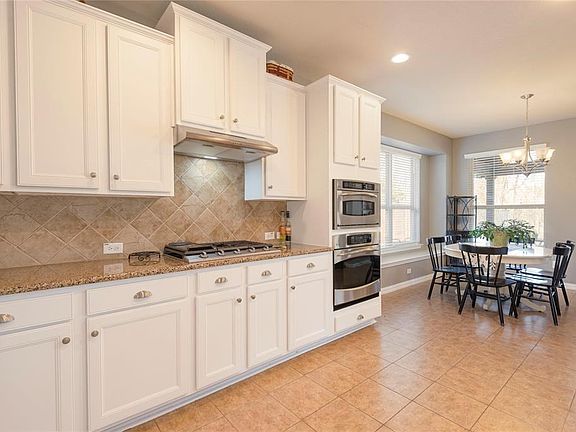 4th image of 3010 Leslie Dr