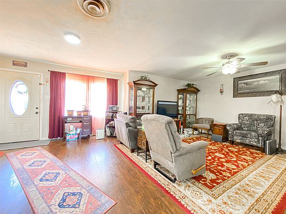 2nd image of 3160 Sherry Ln