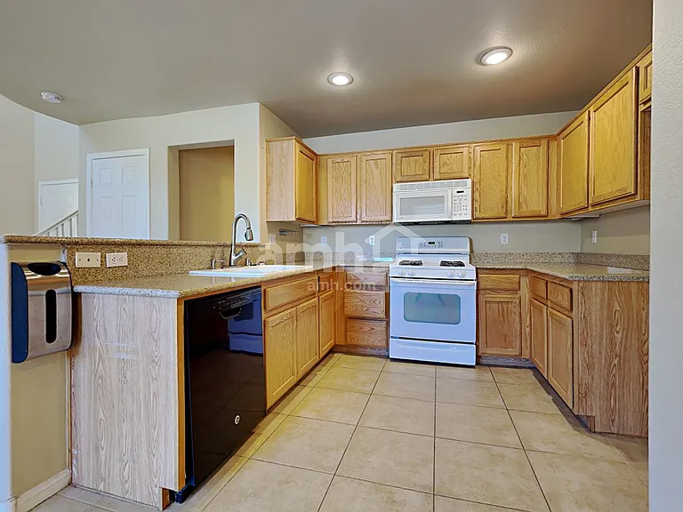 10427 Sweet Juliet St — Photo 3