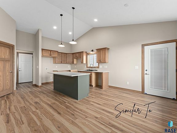 4th image of 809 W Opal Ln
