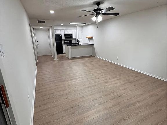 3rd image of 4859 Cedar Springs Rd APT 150