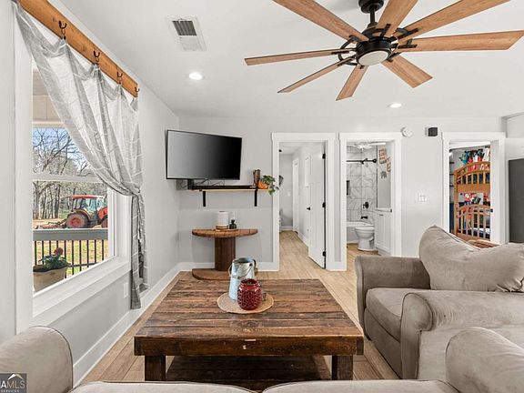 5th image of 38 Hightower Rd