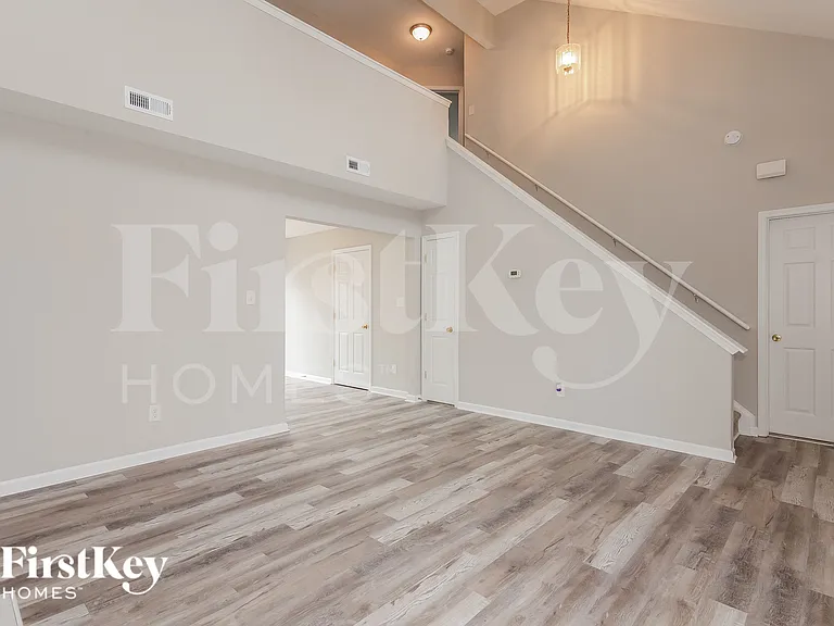 5633 Waverly Lynn Ln — Photo 3