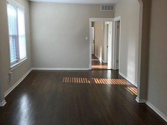 2nd image of 2930 N Sacramento Ave #2