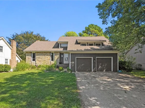 3731 NE Chapel Dr, Lees Summit, MO 64064