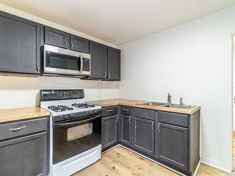 725 Archer Ave #2 — Photo 5