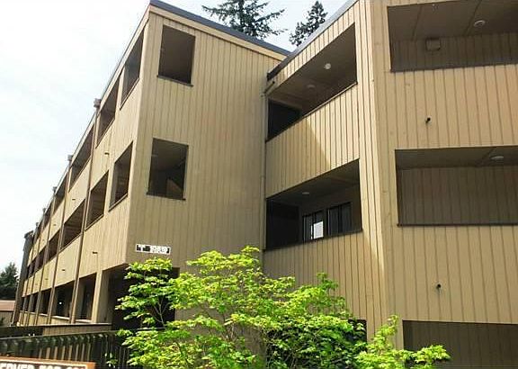 5th image of 10819 NE 37th Pl APT 227
