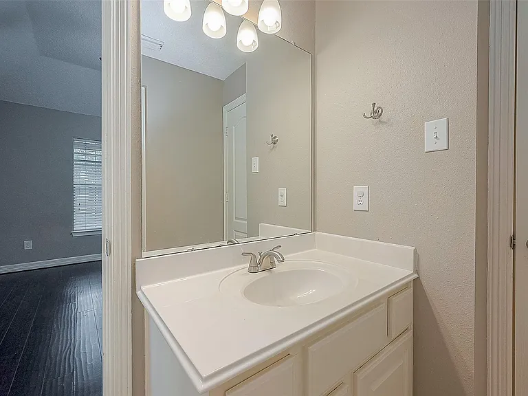 5910 Misty Island Ct — Photo 38