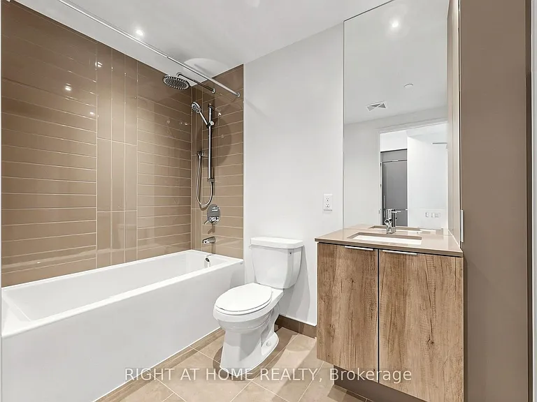 448 Burnhamthorpe Rd W #6210 — Photo 19