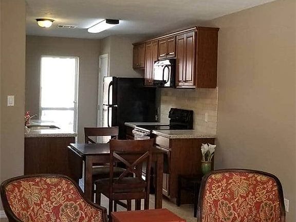 5th image of 903 Balcones Dr