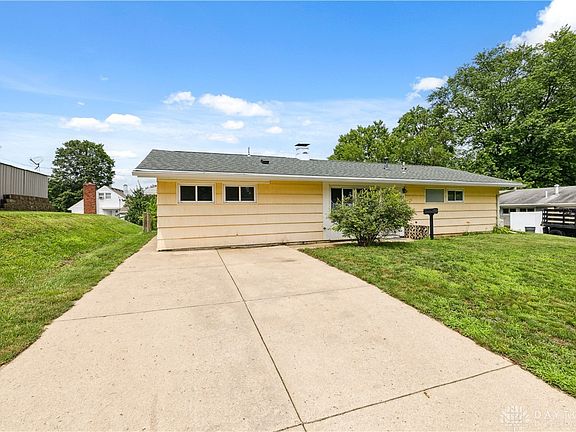 4th image of 412 Defoe Dr