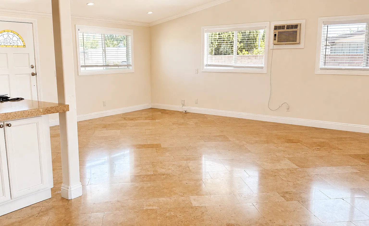 3 bed, 2.5 bath, 1231 sqft, $4,500 — Photo 3