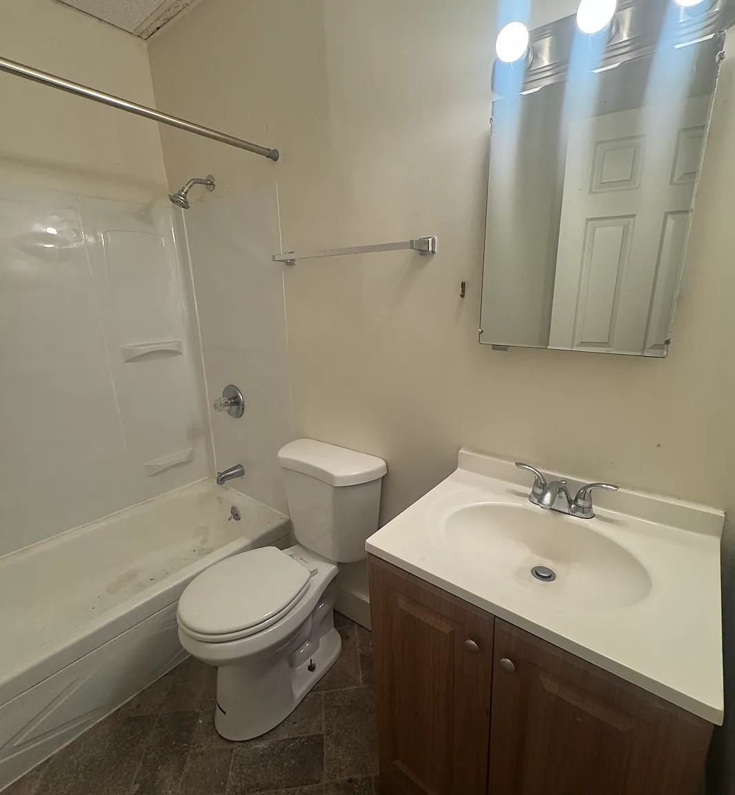 1 bed, 600 sqft, $1,000 — Photo 4