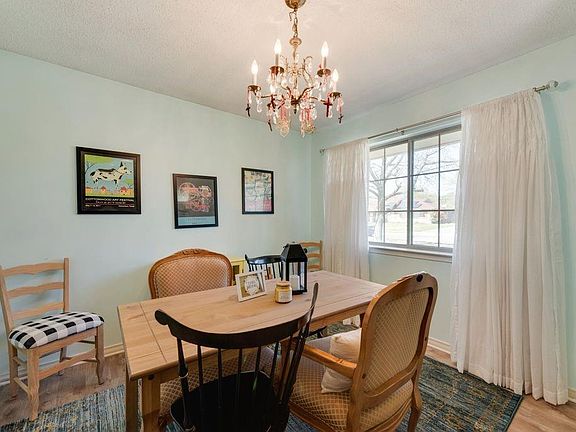 5th image of 1217 Evergreen Dr