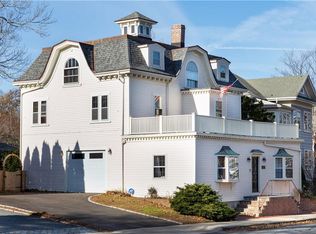 77 Ayrault St, Newport, RI 02840