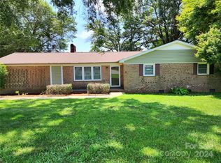 102 Woodbark Ln, Kings Mountain, NC 28086