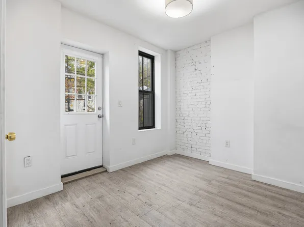 1821 Putnam Avenue image 11 of 15