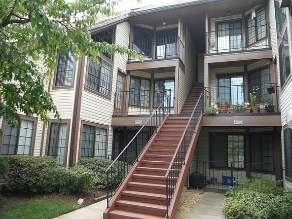Front Entry Mid-Level Unit