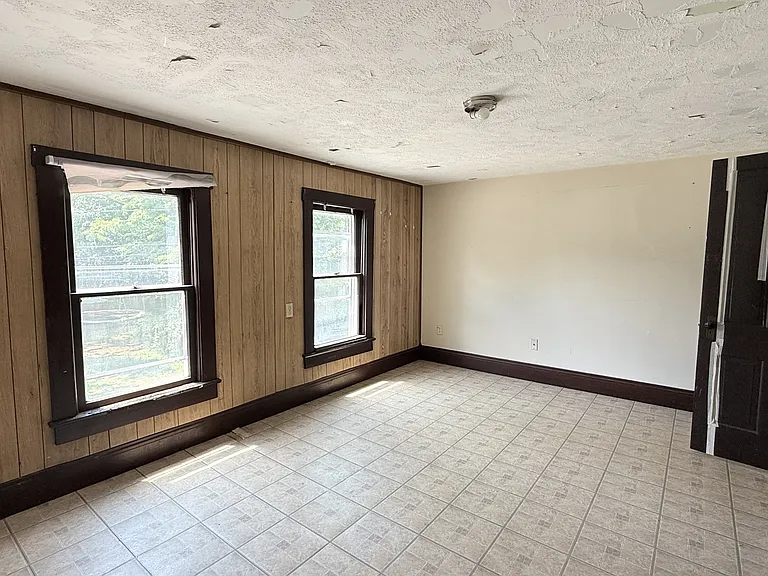 85 Shaefer St — Photo 9