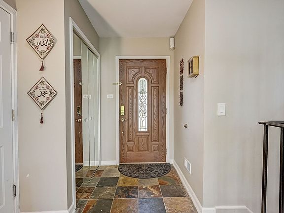 4th image of 271 E Lincoln Ave