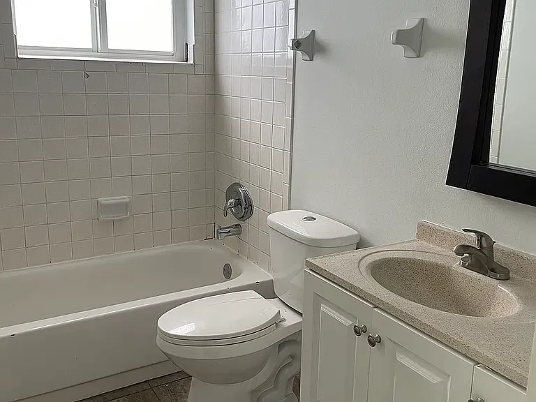 105 SE 4th Ave #2 — Photo 9