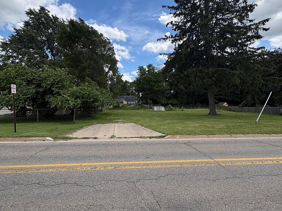 2nd image of 284 E Center St