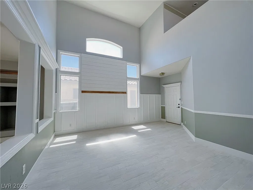 3 bed, 2.5 bath, 2005 sqft, $2,399 — Photo 3