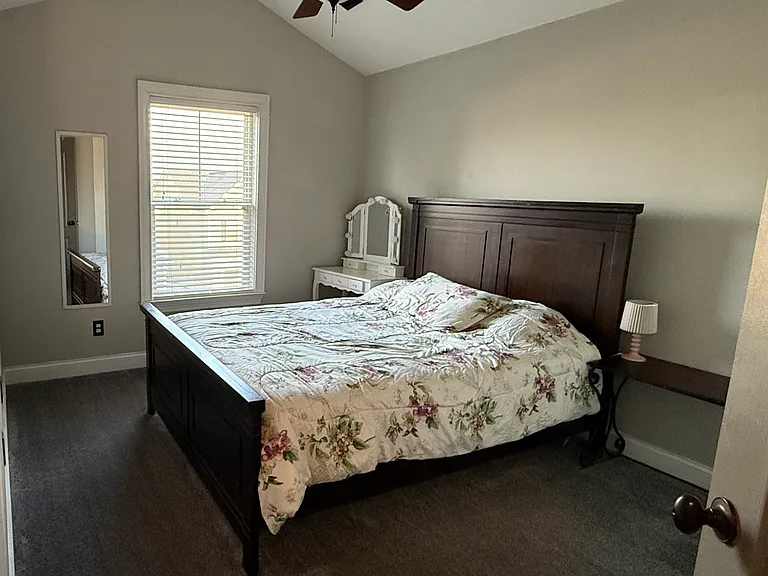 633 Dunrobin Ln — Photo 13