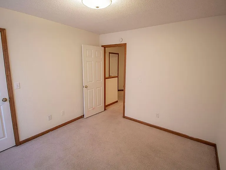 1318 Valley Creek Ln — Photo 23