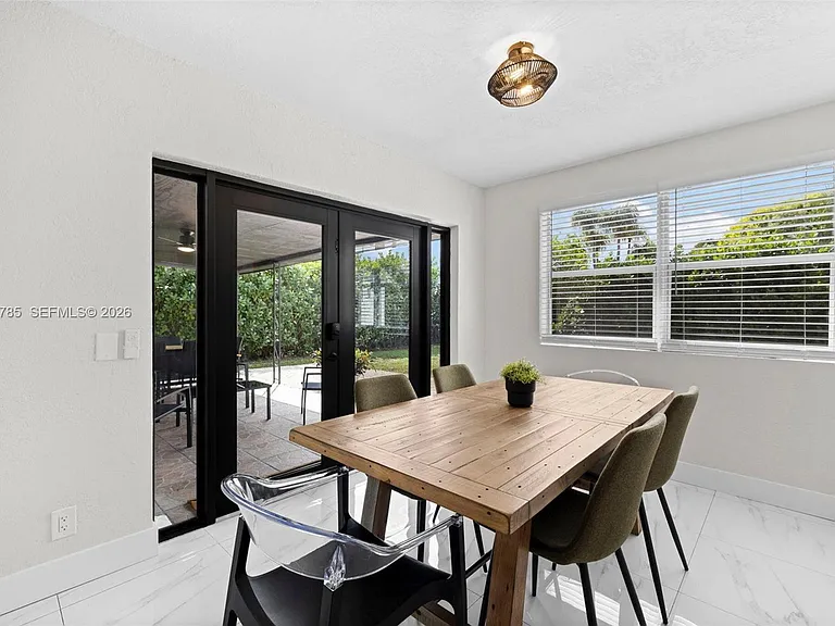 710 SW 70th Ave — Photo 4