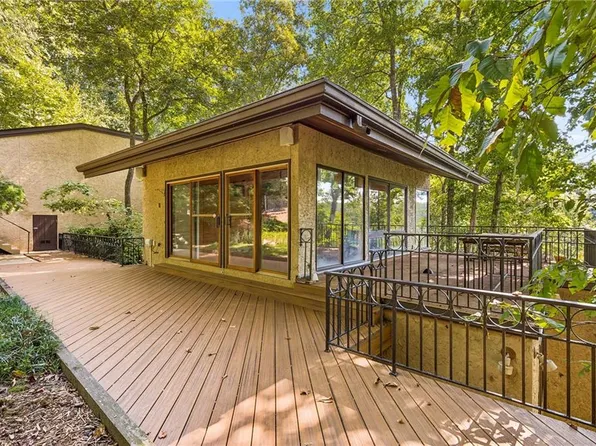114 River Park Dr, Sandy Springs, GA 30328