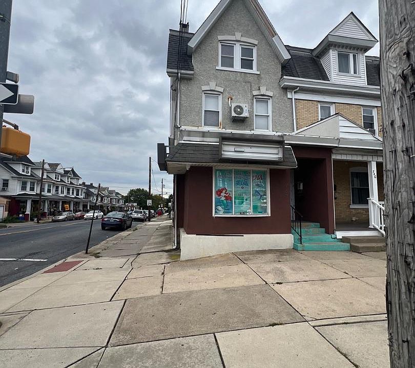 1st image of 748 Linden St