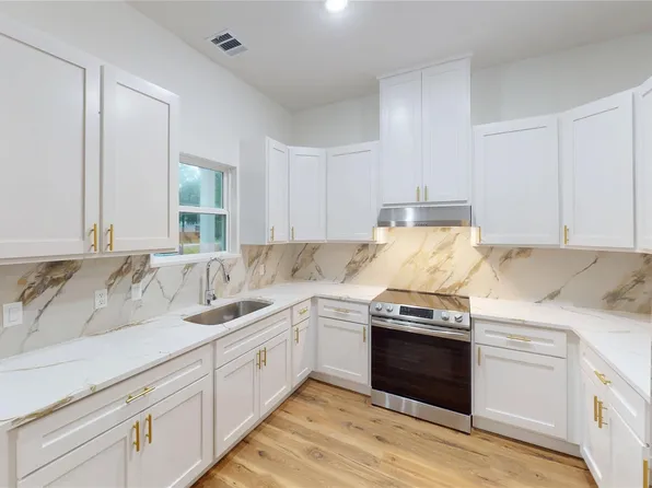 21665 County Road 3749d, Cleveland, TX 77327