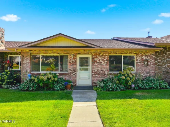 215 N 56th Ave APT 33, Yakima, WA 98908