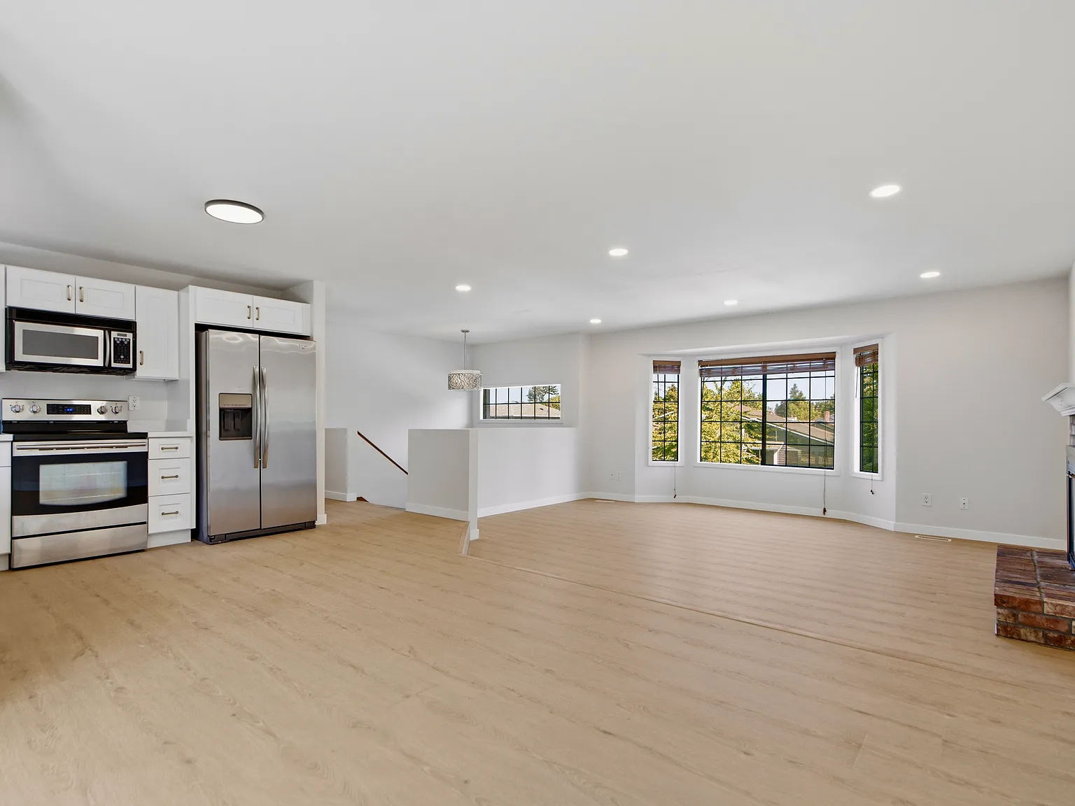 4 bed, 2090 sqft, $3,500 — Photo 4