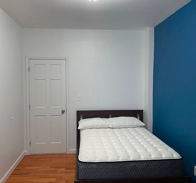 2nd image of 3857 Broadway